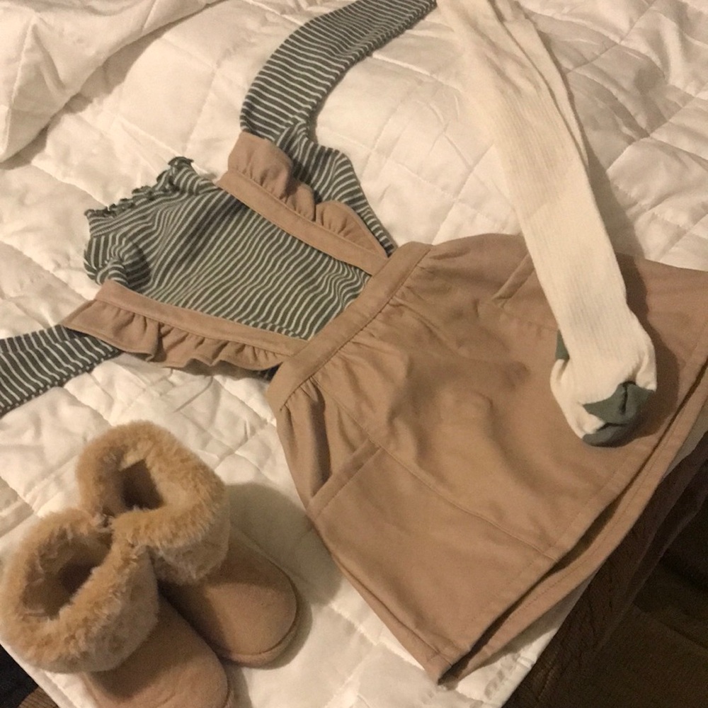 Outfit with matching tights and warm boots.